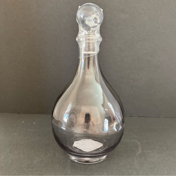 Skull Whiskey Decanter w/ A Skull Stopper &Smoked Grey Glass Bulbous 9.5” NEW - Picture 3 of 9